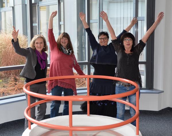 Freuen sich auf die Aktion der Kampagne &raquo;One Billion Rising&laquo; in Merzig: (v.l.) Michaela M. Dax, Pia Fuchsen, Bernadette Schroeteler und Christa Laug
