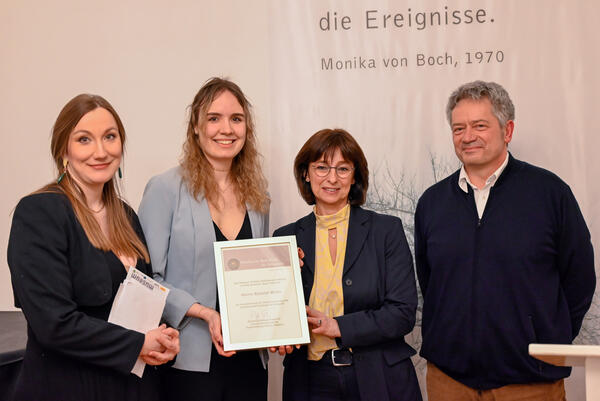 v.l.n.r.: Dr. Catherina Schreiber-Jung, Franziska Wirtz (Nichten des K&uuml;nstlers), Landr&auml;tin Daniela Schlegel-Friedrich, Roland Augustin, Leiter der fotografischen Sammlung des Saarlandmuseums