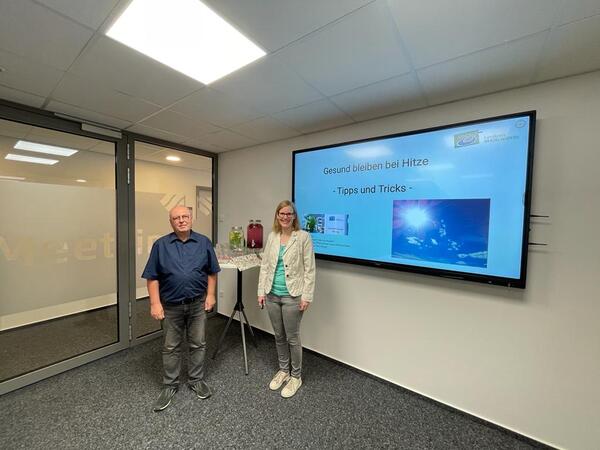 Katrin Hein, Fach&auml;rztin des Gesundheitsamtes Merzig-Wadern, mit Andreas Philipp vom Caritasverband Saar-Hochwald