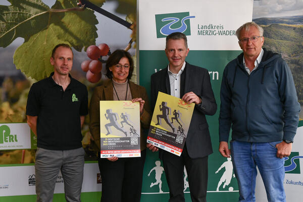 v.l.n.r. - Patrick M&uuml;ller, Daniela Schlegel-Friedrich, Ralf Uhlenbruch und Werner Klein