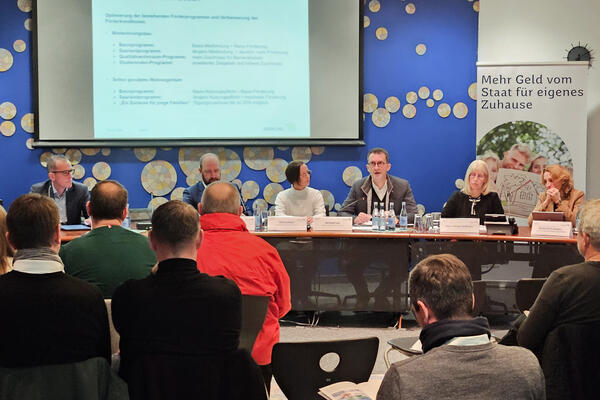 Minister Reinhold Jost bei der Wohnraumtour in Merzig