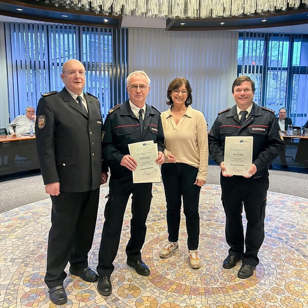 v. l. n. r.: Kreisbrandinspekteur Siegbert Bauer, Kreisbrandmeister Ralf Bernardy, Landr&auml;tin Daniela Schlegel-Friedrich, Kreisbrandmeister Thomas Jager
