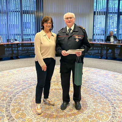 Landr&auml;tin Daniela Schlegel-Friedrich und Eugen Zimmer, Kreisbrandmeister von 2016 bis 2024