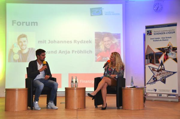Doppel-Olympia-Sieger Johannes Rydzek begeistert im Interview mit Moderatorin Anja Fr&ouml;hlich