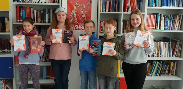 Als Klassensieger im Vorlesewettbewerb hatten sich Estella K&uuml;ster (6a), Michel Kiefer (6b), Laura Webers (6c), Sophie Leick (6d) und Arnim Lorentz (6e) f&uuml;r den Schulentscheid qualifiziert.