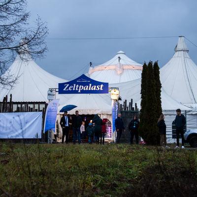 Neujahrsspringen  der Stabhochsprung-spezialisten im ausverkauften Merziger Zeltpalast.Foto: Rolf Ruppenthal/ 12. Jan. 2019