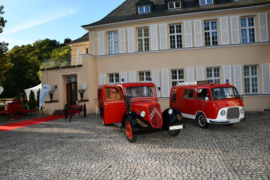 Glänzende historische Fahrzeuge hießen die Besucher in Merzig willkommen.