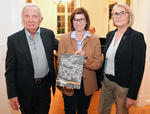 Prof. Jo Enzweiler, Daniela Schlegel-Friedrich und Margarete Wagner-Grill stellten den Band in Merzig vor.