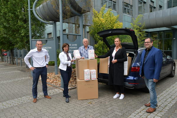 Von links nach rechts: Der erste Beigeordnete Frank Wagner, Landr&auml;tin Daniela Schlegel-Friedrich, Innenminister Klaus Bouillon, Karen Claassen, Vorsitzende des &raquo;Verband Reale Bildung&laquo; und  Kreisbeigeordneter Torsten Rehlinger