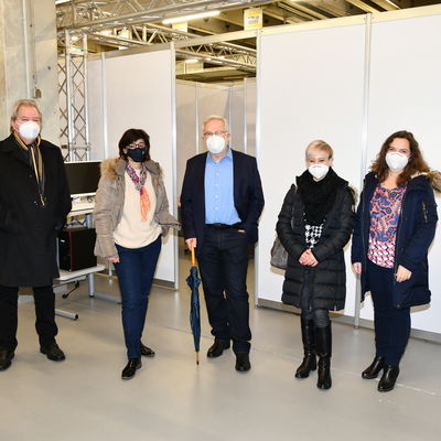 Von Links nach Rechts: Reinhold Engel, Kreistagsfraktionsvorsitzender Die Linke, Landr&auml;tin Daniela-Schlegel Friedrich, Gisbert Schreiner,  Kreistagsfraktionsvorsitzender CDU, Dezernentin Aline Klein, Amts&auml;rztin Elisabeth Klauck