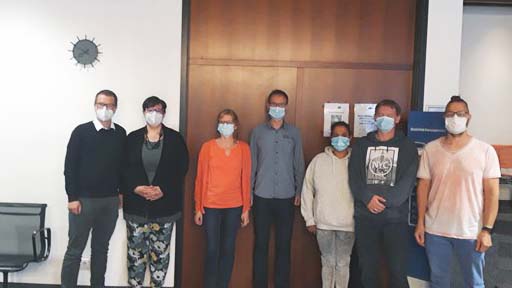 Freundlicherweise lie&szlig;en sich die Teilnehmer des Qualifizierungsseminars fotografieren. Corona bedingt mit Maske, aber zufrieden und erfolgreich.