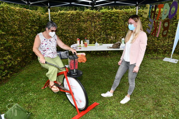 Mit ein wenig Anstrengung zu einem leckeren Smoothie