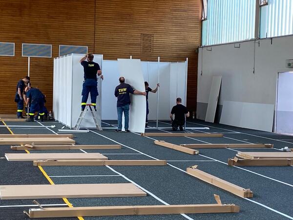 Die Saargauhalle in Schwemlingen steht als erste Sammelunterkunft f&uuml;r Fl&uuml;chtlinge bereit.