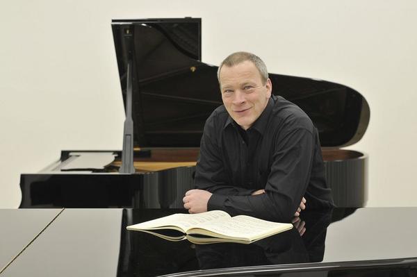 Professor Thomas Duis