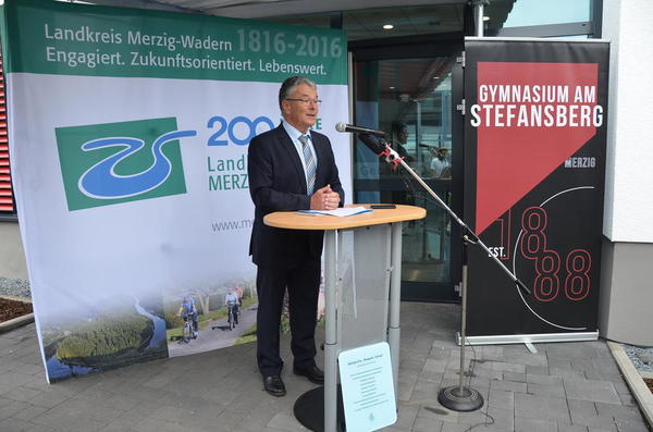 Schulleiter Ehl begr&uuml;&szlig;te die G&auml;ste