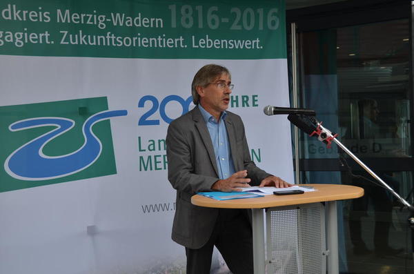 Michael Klauck erl&auml;uterte das Bauprojekt