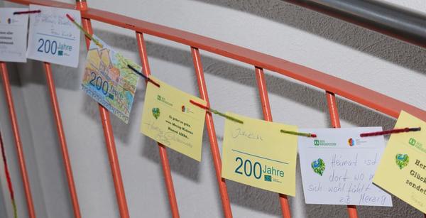 Gl&uuml;ckwunschkarten am Gel&auml;nder