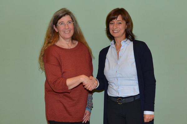 Landr&auml;tin Daniela Schlegel-Friedrich gratuliert Bertina Nollmeyer zur neuer Aufgabe
