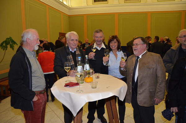 Landr&auml;tin Daniela Schlegel-Friedrich st&ouml;&szlig;t mit ihren G&auml;sten auf 30 Jahre Arch&auml;ologiepark R&ouml;mische Villa Borg an