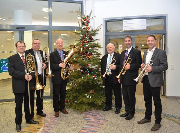 J&ouml;rg Engels, Peter He&szlig; (beide Posaune), Manfred Glieden (Tenorhorn), Werner Ludwig, Eugen Schneider und Andreas Koch (alle drei Trompete) (v.l.)