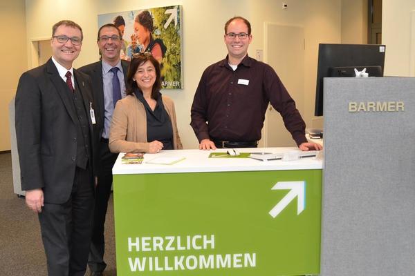 Merzig als Standort f&uuml;r die Telefongesch&auml;ftsstelle auszuw&auml;hlen, war eine gute Wahl, finden Jens Rauh, Olaf Marquardt, Landr&auml;tin Daniela Schlegel-Friedrich und Daniel Berens(v.l.) (Foto: Landkreis Merzig-Wadern/Werner Klein)