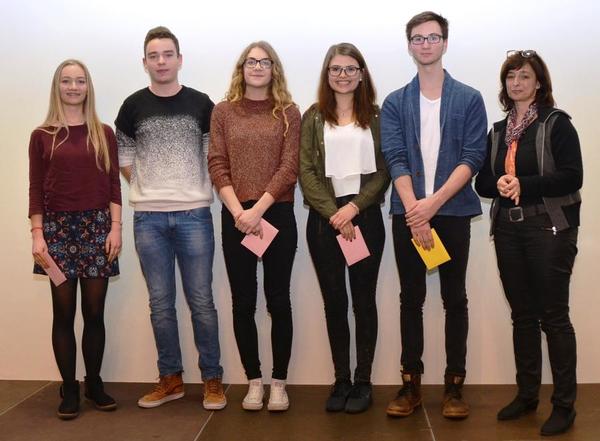 Nachwuchsehrung_Erfolgreiche Sch&uuml;ler des Hochwaldgymnasium_Jugend debattiert sowie Jugend und Politik