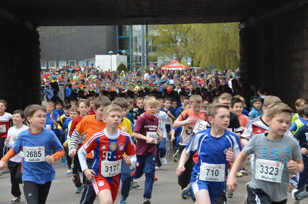 Schullaufmeisterschaften 2016 Bahnunterf&uuml;hrung_Pulk