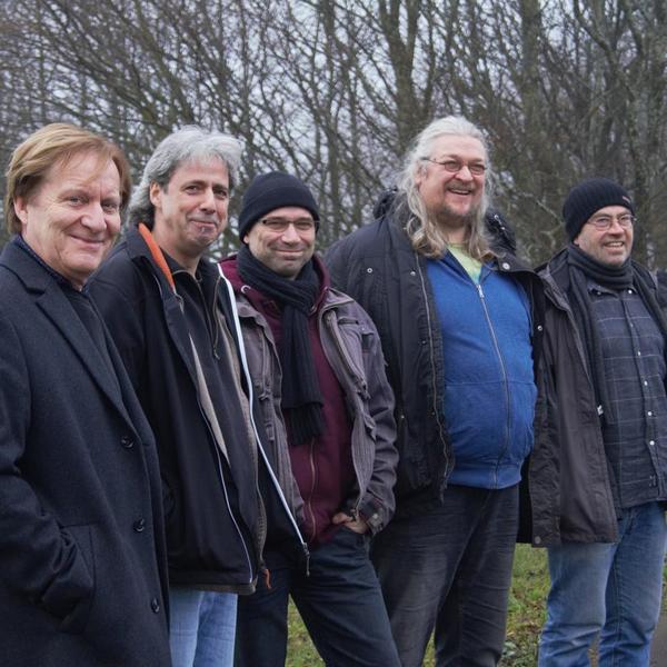 Whispering Pins Bandfoto