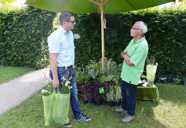 Fachkundige Beratung lieferte unter anderem Herbert Kirschenlohr von der G&auml;rtnerei Kirschenlohr aus Speyer
